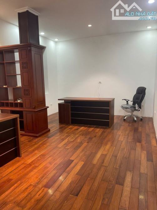Cho thuê biệt thự KĐT Yên Hoà, Cầu Giấy. DT 150m2, 4 tầng, Mt 9m. Giá 45 triệu/thg - 1