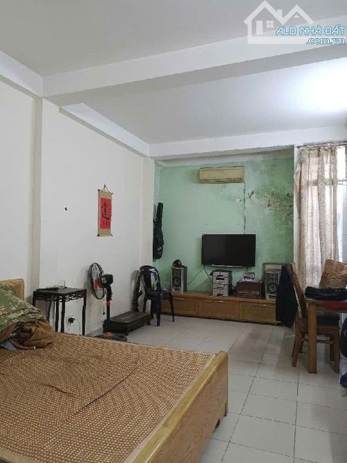Mặt phố Tôn Đức Thắng – lô góc quyền lực | 135m² – nhà 3 tầng cũ – bán đất tặng nhà, giá c - 1