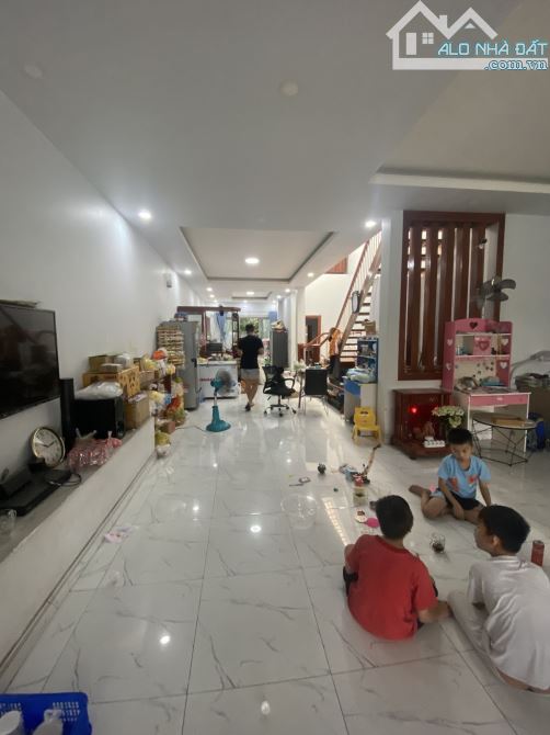 Bán nhà 159m2 3 tầng hẻm xe hơi đường Gò Dưa, Tam Bình, Thủ Đức - 1