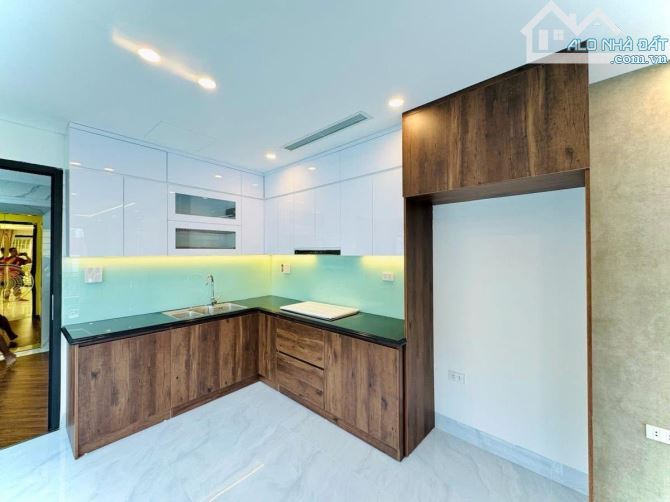 Giáp Bát ,diện tích 51m, 6tầng , MT 3.4m, giá 20,5tỷ Hoàng Mai