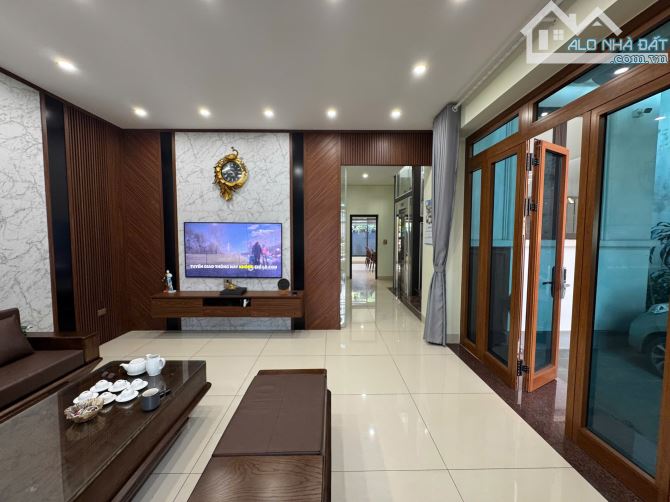 Bán Gấp Siêu Biệt Thự Phố Hoàng Ngân-Trung tâm TP Thái Nguyên -356m2, lô góc -Chỉ 14,5 Tỷ - 2
