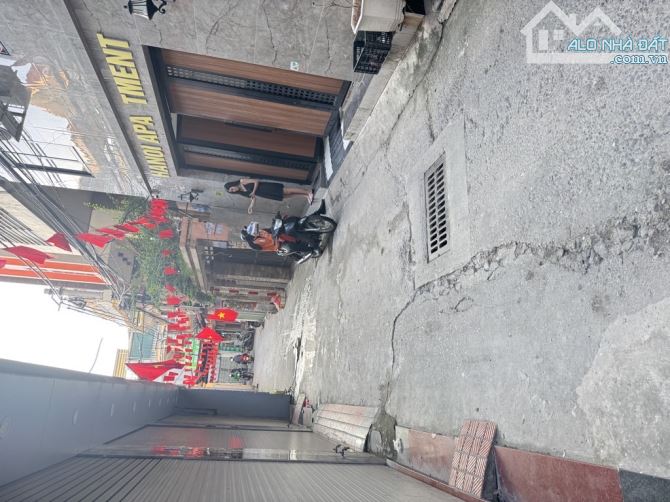 Bán nhà Tam Trinh. Nhà phân lô, ngõ nông - rộng, gần phố, lô góc, tặng full nội thất. - 2