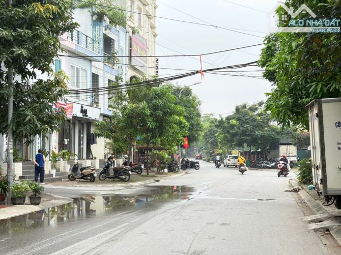💥TRỤC KINH DOANH BUÔN BÁN SẦM UẤT NGÀY ĐÊM-TRƯỚC ĐẤT Ô TÔ ĐỂ 24H-400M ĐẾN BV NHIỆT ĐỚI TW - 2