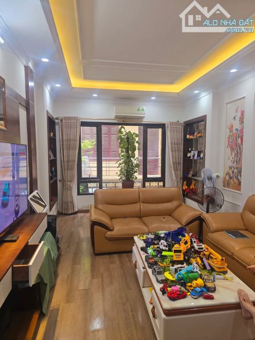 BÁN NHÀ NGUYỄN KHÁNH TOÀN CẦU GIẤY DT 55M 5 TẦNG 14.5 TỶ NGÕ NÔNG SÁT PHỐ NHÀ ĐẸP Ở LUÔN