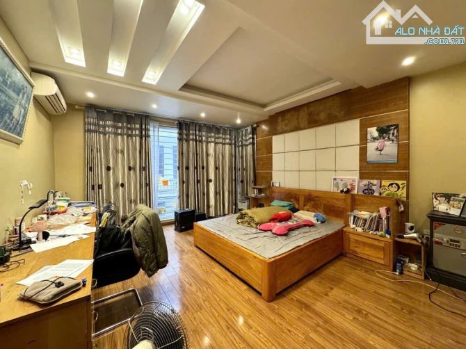 BÁN NHÀ PHẠM TUẤN TÀI 54m2 × MT 4,5m. HAI THOÁNG + GARA Ô TÔ - 2 Ô TÔ TRÁNH ĐỖ NGÀY ĐÊM - 2