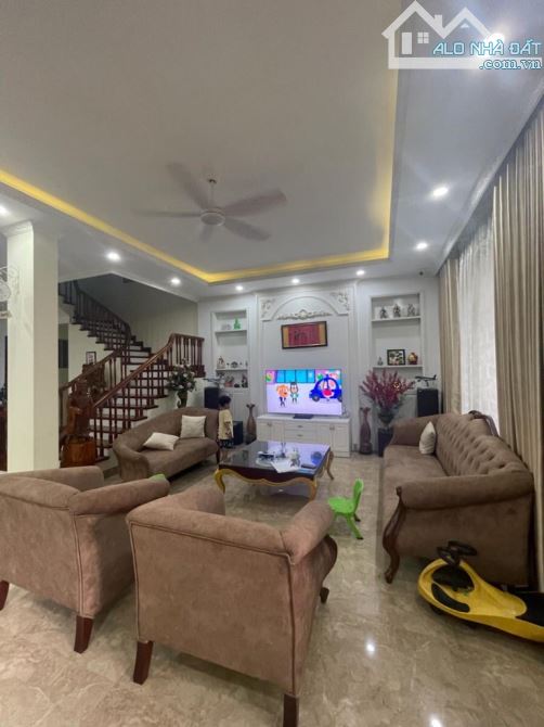 BIỆT THỰ SIÊU VIP HÀ ĐÔNG - DIỆN TÍCH 200M2 - FULL NỘI THẤT – VỈA HÈ RỘNG RÃI – Ô TÔ TRÁNH - 2