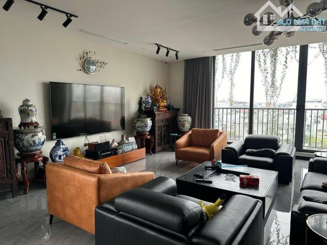 Tòa VP mặt phố NGUYỄN HOÀNG TÔN, DT 245 m2 - 10 Tầng - mt 9m, chỉ 96 tỷ - 2