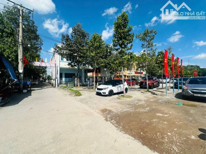 BÁN ĐẤT TẶNG NHÀ CẤP 4 SÁT TRƯỜNG TIỂU HỌC HOÁ AN . DT: 5x17=82M2. GIÁ: 2TỶ5 TL - 2