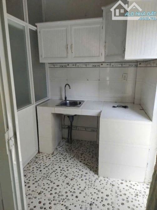 Bán nhà 100m2 ở Trung Chánh Hóc Môn giá 890 triệu sổ riêng - 2