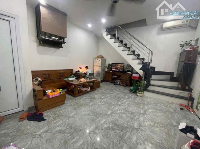 Giảm 200tr- Bán Nhà Riêng 33m2- 3T- Phố Vũ Hữu- Thanh Xuân- Ngõ thông- Ở sướng- Nhỉnh 2 tỷ - 2