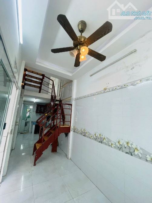 Nhà Gò Vấp chỉ hơn 2 tỷ SHR hẻm xe hơi gần 4m nhà 1 trục 3 tầng 3 phòng Đường Thống Nhất - 2