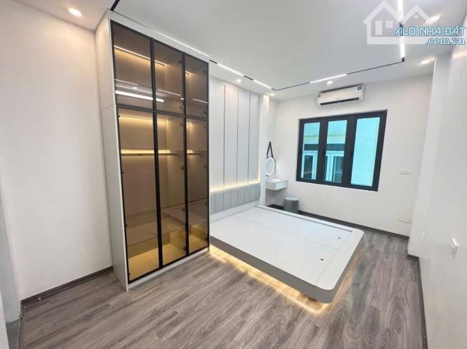 Nhà đẹp giá tốt hiếm Ngọc Thuỵ - nhỉnh 6 tỷ - ô tô đỗ cửa - MT khủng - 2