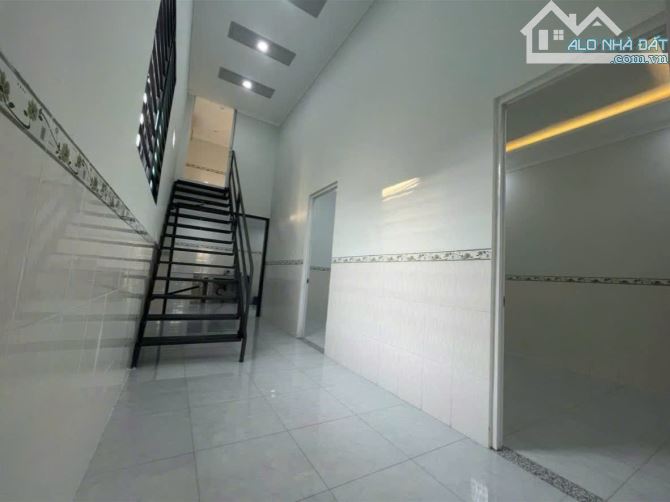 Bán căn nhà rất đẹp 90m2 đường nhựa ở Hóc môn giá 730 triệu.sổ hồng riêng - 2