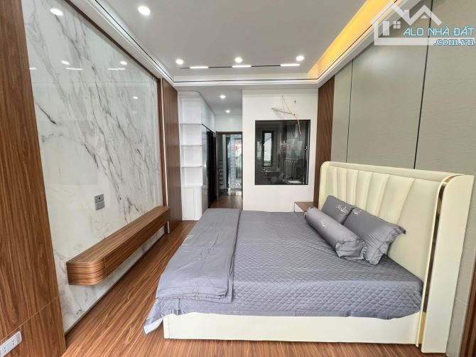Trung Tâm Gia Thụy, Nguyễn Văn Cừ 38m2 6T Thang Máy, Gara Ô Tô, Full Nội Thất - 12,x Tỷ - 2