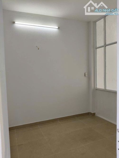 Bán nhà Cấp 4 gần Trường CĐ Điện Lực, phường THẠNH LỘC, Q12, dài 13m.DÒNG TIỀN 4tr/th - 2