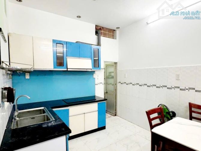 Cho thuê nhà đẹp trung tâm 4m x 12m, hẻm Nguyễn Tri Phương, Q10 - 2