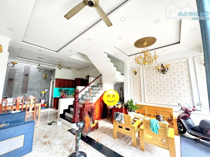 NHÀ ĐẸP 3 TẦNG, NGANG 5.5M, LÀNG TĂNG PHÚ QUẬN 9 SÁT LÊ VĂN VIỆT - 2