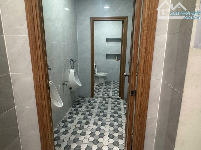 Cho thuê biệt thự góc 2 mặt tiền đường Nguyễn Gia Trí Q.Bình Thạnh DT 10x22-3 lầu.Giá 60tr - 2