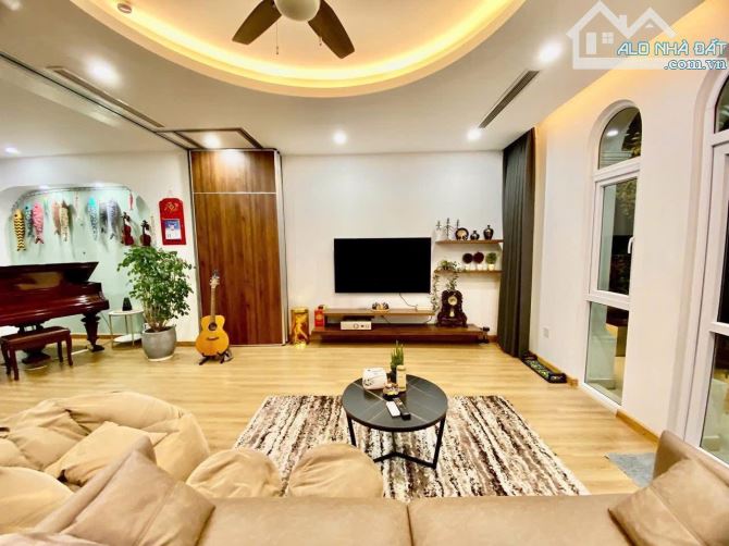 Lô góc Hoàng Cầu, KD, ô tô tránh, gara, mặt tiền khủng, nội thất xịn, 108m2*5T thang máy - 2