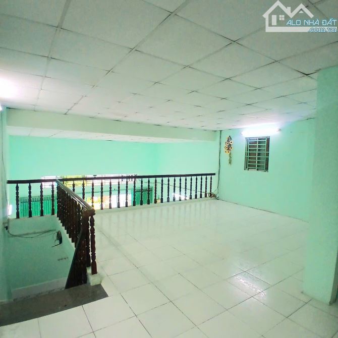 Bán gấp căn nhà 1 trệt 1 lửng ở Đ. Xuân Thới 15 , Hóc Môn - 94m2- SHR - giá 880tr - 2