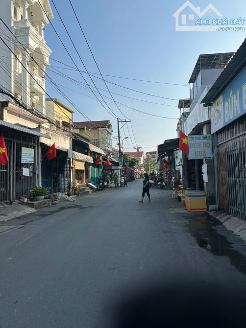 Cần Bán lô đất đường 385 sau BV lê văn việt, P. TNP A, Q9 dt 300m2 giá 16.8 ty hệ số 6,0 - 2