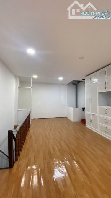 Cơ hội vàng cho nhà đầu tư và kinh doanh! Bán gấp căn nhà mặt tiền 52 m2 - 2