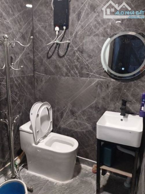 Cho thuê căn hộ tầng 2 Bùi Xương Trạch, 60m2, 2 ngủ, 1 vệ sinh, chỉ 6.2 Triệu - 2