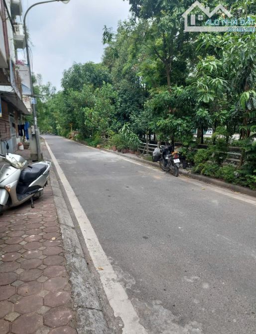 Bán đất TĐC Thạch Bàn, Long Biên 70m2, mt 4m, ô tô tránh, vỉa hè, 14 tỷ - 2