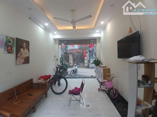 BÁN NHÀ KIM CHUNG LÔ GÓC 5 TẦNG CỰC ĐẸP Ô TÔ ĐỖ CỬA SÁT KĐT GIÁ CHỈ HƠN 5 TỶ XÍU - 2
