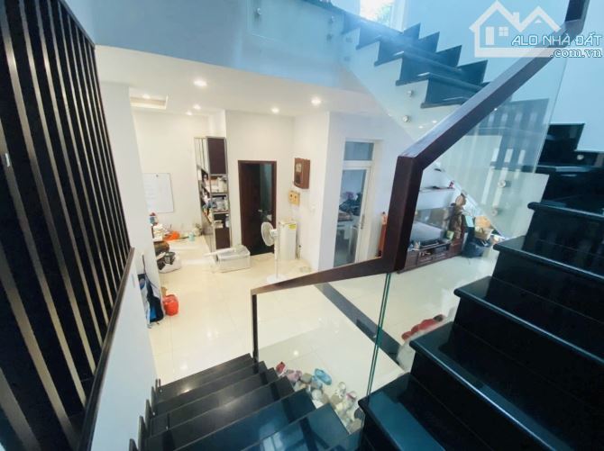 Biệt thự ven sông Sài Gòn - 180M2(10X18)- 3 tầng hoàn công 4PN - Đường 20m - 2