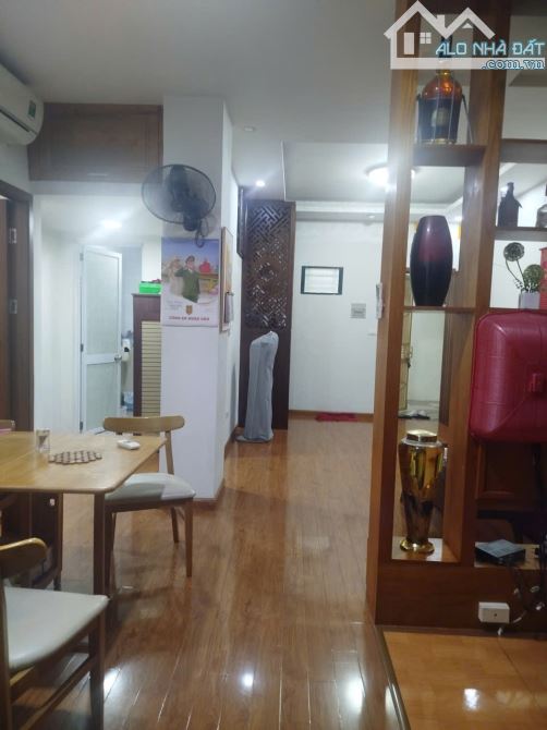 Bán căn chung cư ở luôn KĐT Mễ Trì Hạ, Nam Từ Liêm. Dt 68m2, 2 ngủ, 1 vệ sinh. 4,7 tỷ. - 2