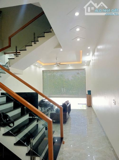 bán căn nhà 3 tầng mb:08 Nam Ngạn 70m2 MT5m - 2