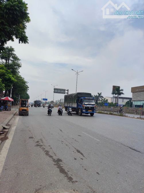 .💥💥💥BIỆT THỰ SÂN VƯỜN - MẶT TIỀN RỘNG - TIỆN ÍCH NGẬP TRÀN - GẦN QUỐC LỘ 1A.-NHỈNH 15 - 2