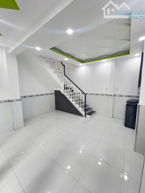 Quận 7 Phường Tân Hưng,ngang 4m nở hậu 6m,2 tầng sát hẻm xe hơi,nhỉnh 4 tỷ - 3