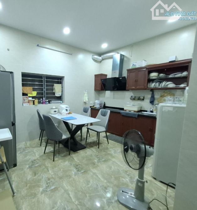 TRUNG TÂM CẦU GIẤY -KHU PHÂN LÔ – Ô TÔ TRÁNH – HAI THOÁNG TRƯỚC SAU. - 3