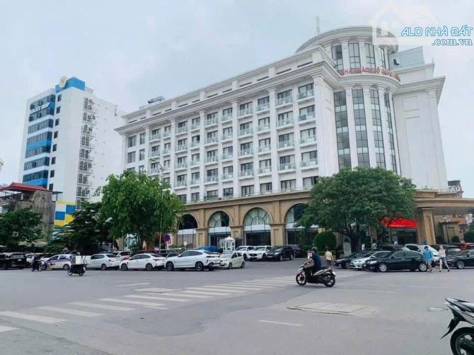 MẶT  NGÕ -ĐỘI  CẤN - LÕI BA ĐÌNH - DÂN  XÂY-MT RỘNG 5,2 m- THÔNG - GIÁ  ĐẦU  TƯ - 3