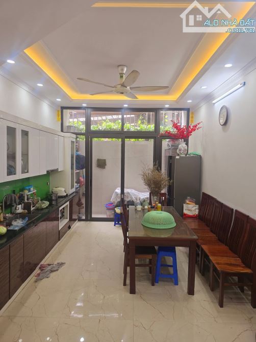 BÁN NHÀ NGUYỄN KHÁNH TOÀN CẦU GIẤY DT 55M 5 TẦNG 14.5 TỶ NGÕ NÔNG SÁT PHỐ NHÀ ĐẸP Ở LUÔN