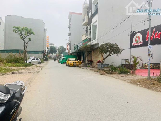 🧨🧨🧨 Chính chủ bán nhanh lô 70m khu 4,3ha VIP Toạ lạc tại trục chính của khu đất vàng kđ - 3