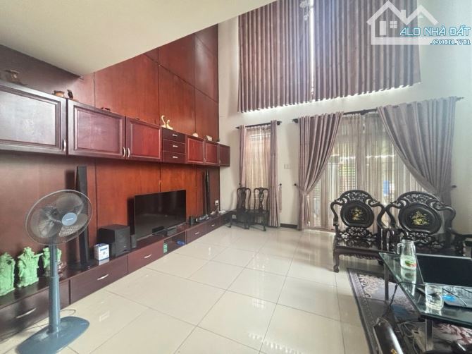 BIỆT THỰ MẶT TIỀN TRƯƠNG VĂN THÀNH - 235m2 - ĐẲNG CẤP VỊ TRÍ, KHÔNG GIAN SỐNG LÝ TƯỞNG! - 3
