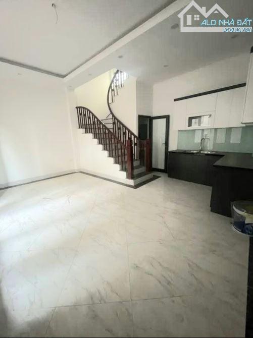 Bán nhà Thạch Bàn, ô tô đậu cổng, 5 tầng, 32m2, mt 5.8m, 5.5 tỷ - 3