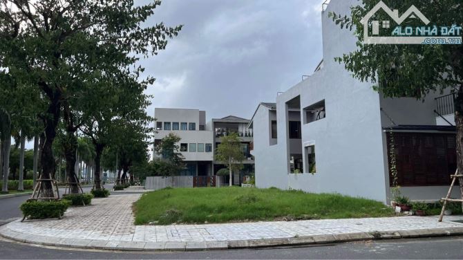 Bán lô góc 3 mặt tiền hoa hậu biển đường biển Nguyễn Tất Thành - 3