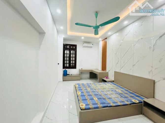 Bán gấp nhà Hoàng Văn Thái 4 tầng full nội thất đẹp, sổ vuông, Phân lô QĐ, ngõ nông 6.5 tỷ - 3