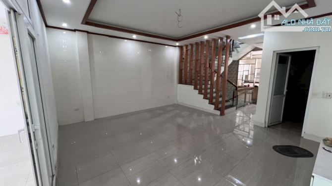 Bán 96m2 nhà 4 tầng Khu Đô Thị Sài Gòn Sky - Nguyễn Thái Học - 3