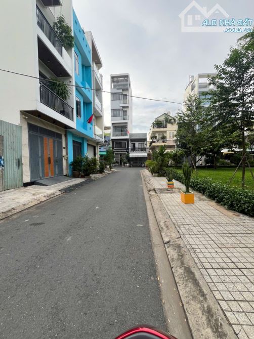 Nhà bán (8x16m), 4 tầng khu VIP Bông Sao P5 Q8 - 3