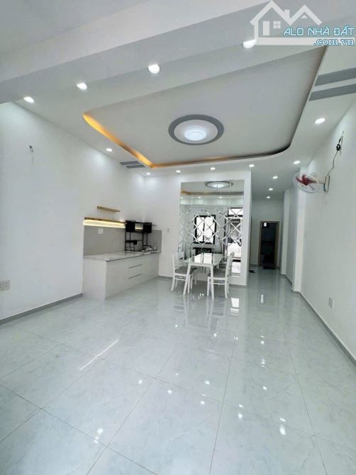 Nhà cấp 4 Võ Văn Hát, Long Trường 54m² SHR giá 3.75 tỷ - 3