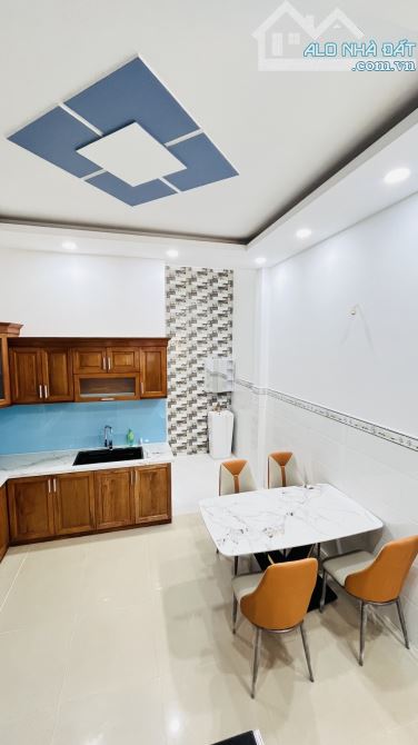 Bán Nhà 4T🏘 - Nguyễn Ảnh Thủ - Hẻm 7m Thông - Quận 12.  ⛔(4*15) nhỉnh nhẹ 6❌tỷ. 📌5PN - 5 - 3