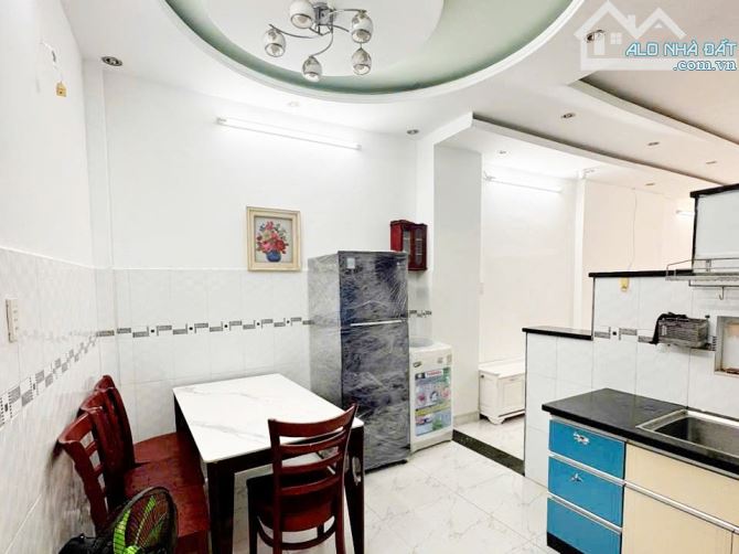 Cho thuê nhà đẹp trung tâm 4m x 12m, hẻm Nguyễn Tri Phương, Q10 - 3