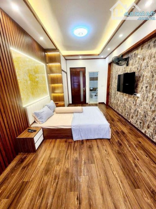 Một nhà ra phố - Ba gác đỗ cửa - Mặt ngõ thông - Kinh doanh - 6 tầng  - Full nội thất. - 3