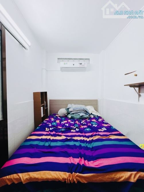 NHÀ 3 LẦU - NỞ HẬU - TƯƠNG LAI MỞ CẦU NGUYỄN KHOÁI- NGAY TT  BẾN VÂN ĐÒN- QUẬN 4 - 3