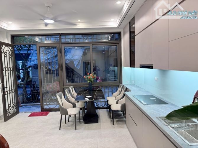 🏡 BÁN NHÀ PHỐ HOA LÂM 30M² – 6 TẦNG FULL NỘI THẤT – TRUNG TÂM VIỆT HƯNG - 3
